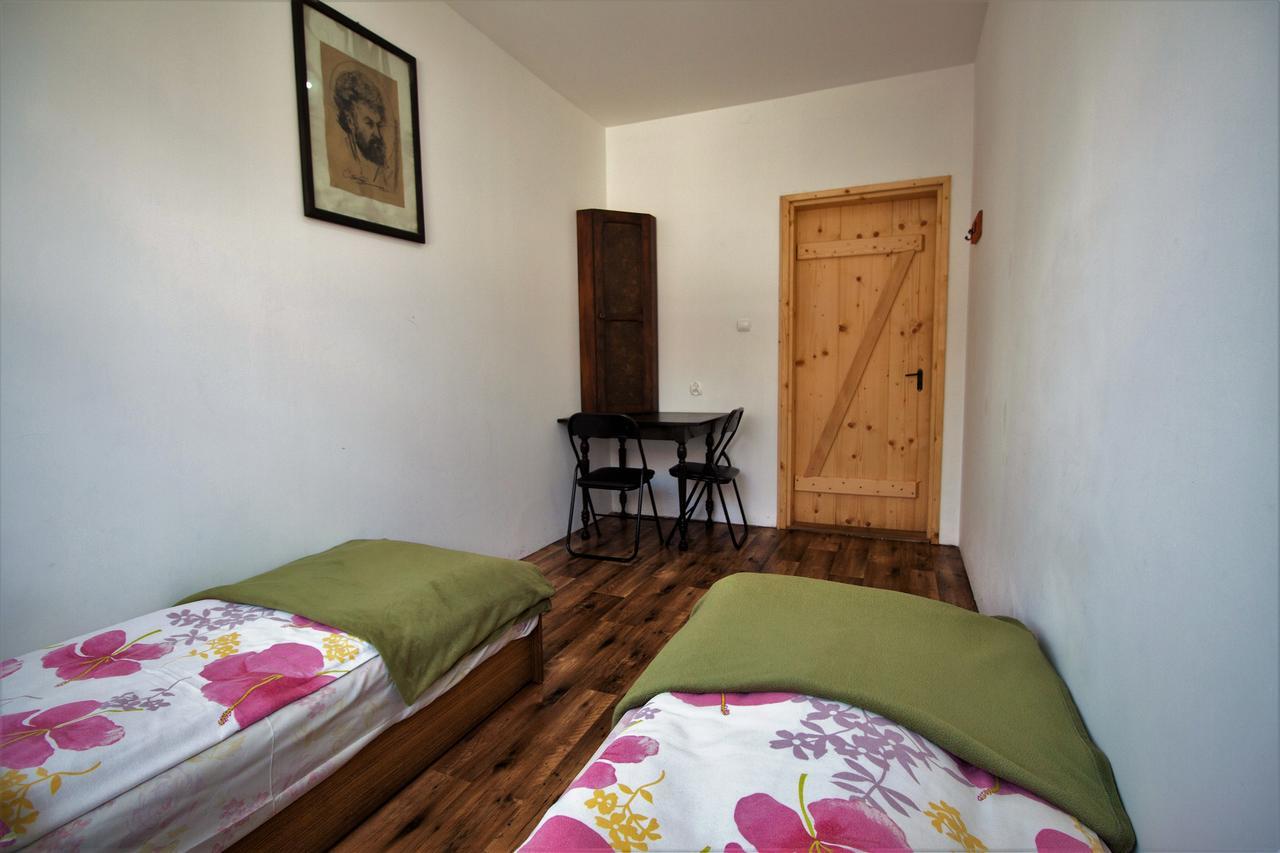 Kremenaros Hostel Ustrzyki Gorne Exterior photo