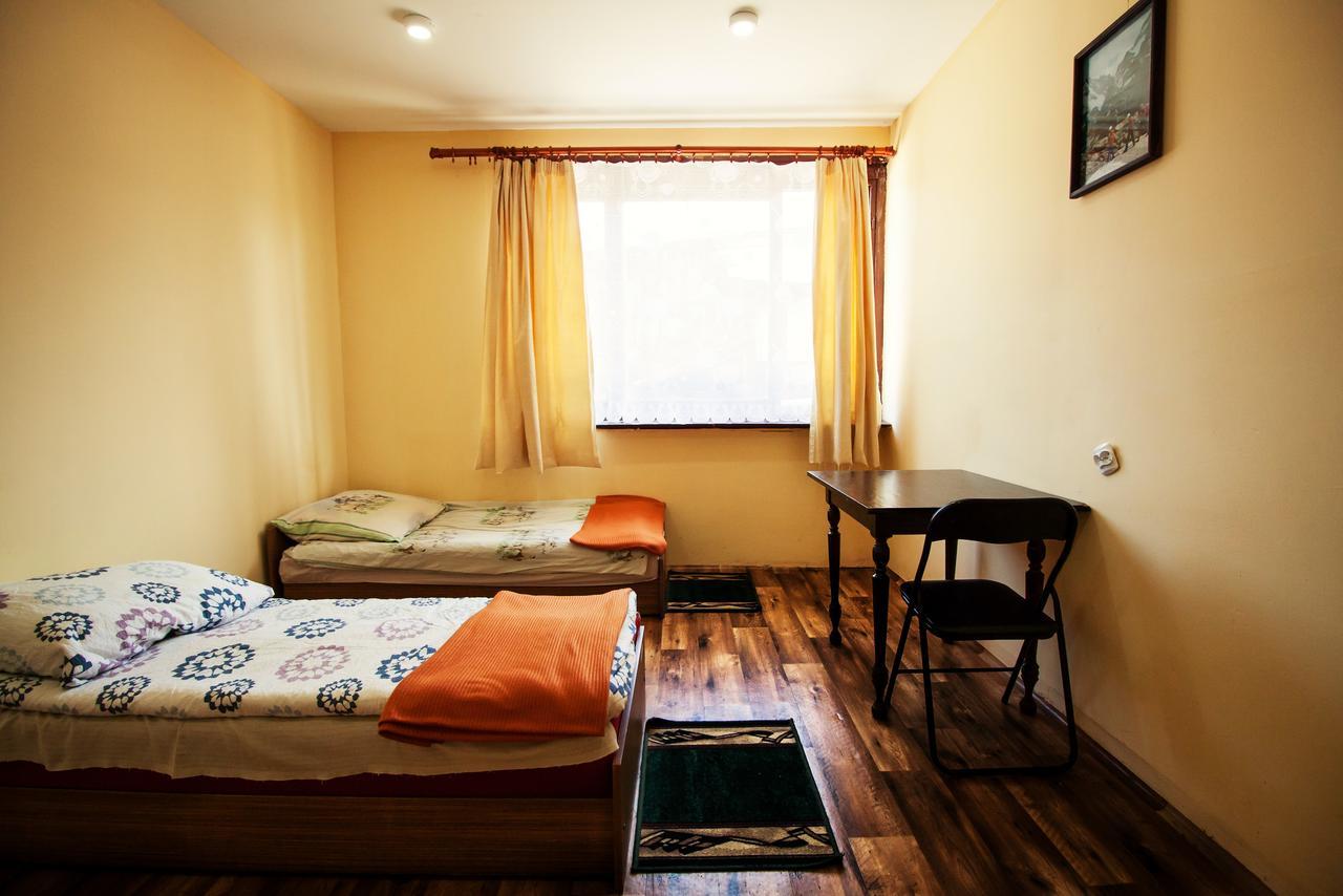 Kremenaros Hostel Ustrzyki Gorne Exterior photo